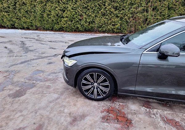 Volvo V60 cena 85000 przebieg: 93000, rok produkcji 2020 z Poznań małe 121